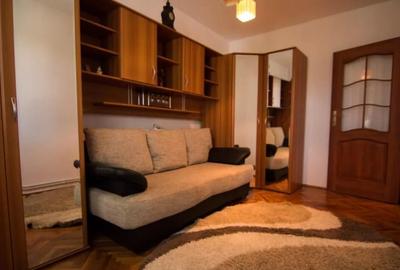 INCHIRIEZ apartament 3 camere decomandat,zona Vasile Aaron - 2