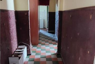 Apartament cu 4 camere semidecomandat în Baza 3 - 4