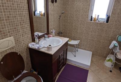 Casă cu etaj de vânzare, 5 camere, 2 băi, Dâmbu Rotund zona strada Livezeni - 26
