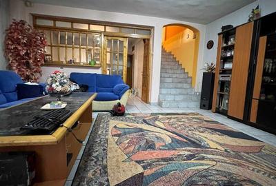 Casă cu 7 camere cu Canalizare în Vitan - 11