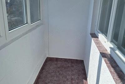 Apartament cu 3 camere semidecomandat în Drumul Taberei