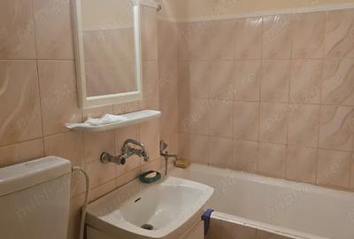 Apartament 2 camere etaj 3 4 Bld. Independentei colt cu str. Scolilor