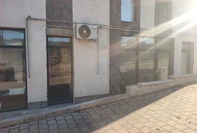 Spațiu comercial, de 40 mp, în Central - 4