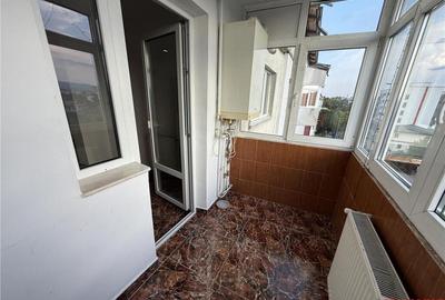 Apartament cu 2 camere decomandat în Central - 2