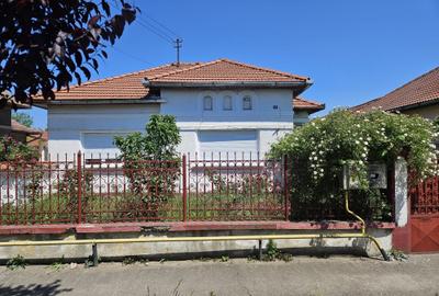 Casă cu 3 camere în Central - 2