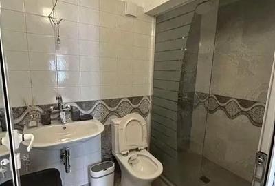 Garsonieră decomandată în Titan