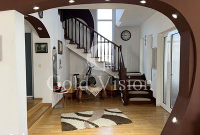 Casă cu 7 camere cu Teren 2000 Mp în Central - 8