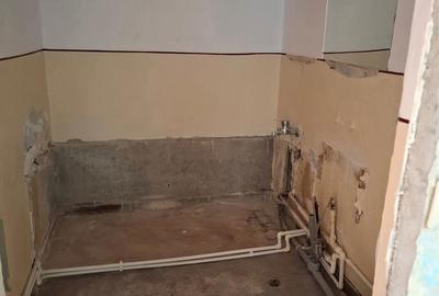 Vind apartament cu 3 camere decomandat m2 86 bai doua etaj 4 - 5