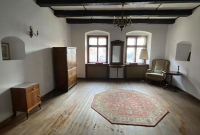 Casă cu 4 camere în Central - 1