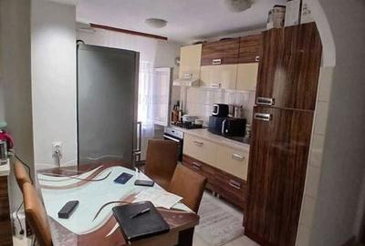 Apartament cu 3 camere semidecomandat în Micro 16 - 2
