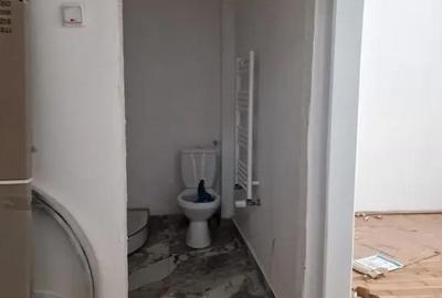 Spațiu comercial, de 1,000 mp, în Central - 7