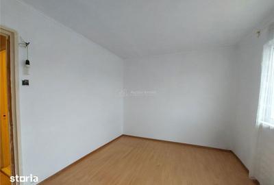Apartament cu 2 camere semidecomandat în Micro 5 - 6