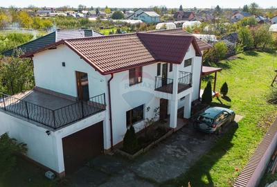 Casa / Vila de Vanzare - 1
