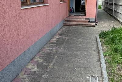 Casă individuală cu 3 camere cu Canalizare în Trocadero - 1