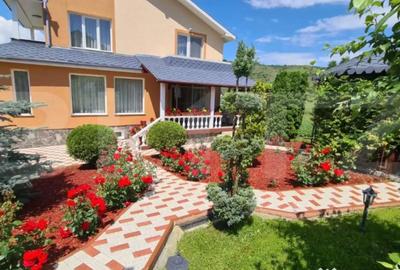 Casă cu 4 camere cu Teren 1200 Mp în Livezeni - 13