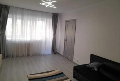 Apartament cu 3 camere semidecomandat, mobilat în Tineretului