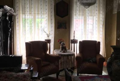 Casă cu 4 camere în Central - 1