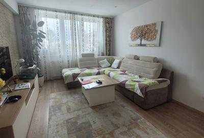 Apartament cu 3 camere semidecomandat, mobilat în Hipodrom 1 - 6