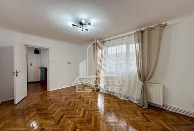 Apartament cu 3 camere decomandat în Central