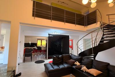 Casă cu 4 camere în Central