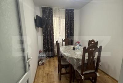Apartament cu 3 camere semidecomandat, mobilat în Micro 6