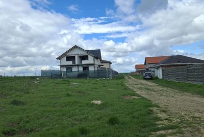 Teren Construcții intravilan de 400 mp, în Lazu - 4