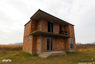Casă cu 4 camere decomandat în Sânpetru - 2