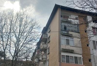 Apartament cu 3 camere semidecomandat în Central - 1