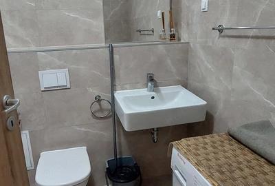Apartament cu 3 camere decomandat în Tractorul - 9