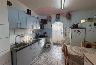 Apartament cu 2 camere decomandat, mobilat în Lazaret