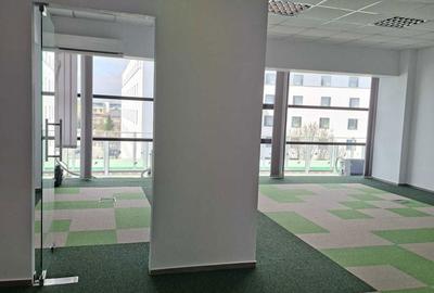 Spațiu comercial, de 60 mp, în Central - 3