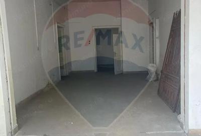 Casă cu Canalizare în Central - 3