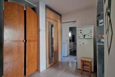 Navodari( Sud, Str Rândunelelor)- 2 camere decomandate, etaj 3/4, liber - 6