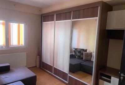 Apartament cu 2 camere semidecomandat în Roșu