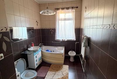 Casă cu 3 camere cu Teren 257 Mp în Port