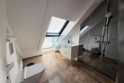 Penthouse cu 3 camere, mobilat în Central - 24