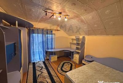 Casă cu 5 camere cu Teren 700 Mp în Grădiște