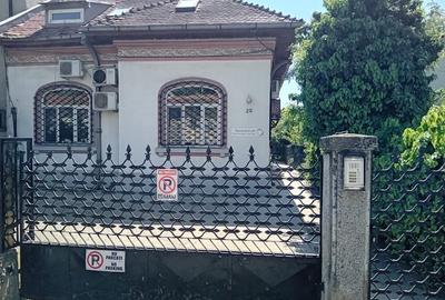 Casă individuală cu 10 camere în P-ța Muncii