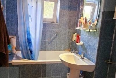 Apartament de vanzare, cu 3 camere, decomandat, 68mp, parter inalt - 8