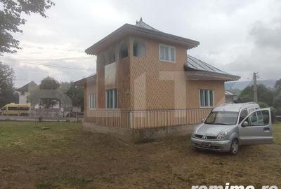 Casă cu 4 camere cu Teren 2610 Mp în Rădăuți