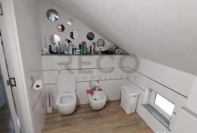 Casă cu 7 camere cu Teren 2203 Mp în Sântion - 2