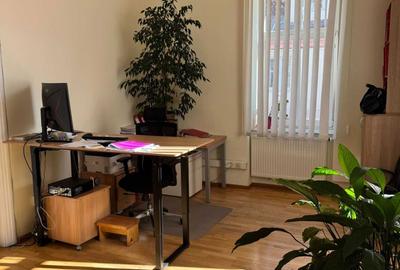 Spațiu comercial, de 220 mp, în Central - 6