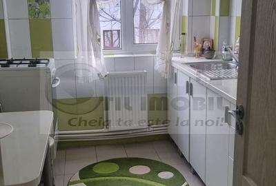 Apartament cu 3 camere semidecomandat, mobilat în Podu Roș - 1