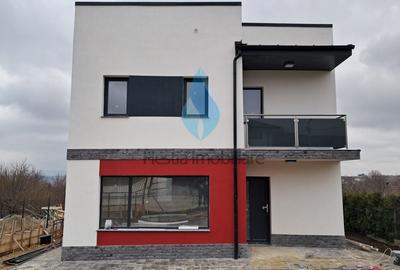 Casă cu 4 camere cu Canalizare în Bârnova - 2