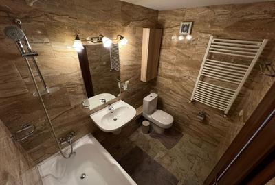 Apartamentul este proaspăt renovat, complet mobilat și utilat deține centrala te - 9
