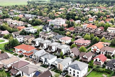 Casă cu 5 camere cu Teren 350 Mp în Corbeanca - 1