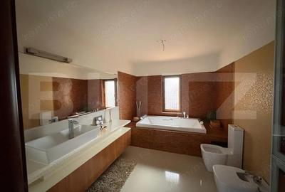 Casă cu 7 camere cu Teren 820 Mp în Păulești - 9