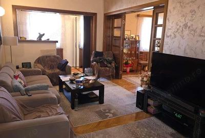 Vand apartament 4 camere dec. in Deva, ultracentrala (la 2 minute de Primarie), etaj 1, mobilat - 1