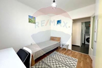 De închiriat apartament cu 3 camere, în zona Dacia - 8