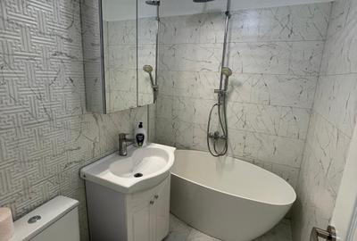 Apartament cu 2 camere semidecomandat, mobilat în P-ța Victoriei